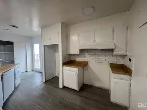 Kitchen - 306 B St, Taft, CA 93268 photo 1 of 5