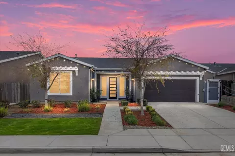 5913 Hawthorn Tree Ln, Bakersfield, CA 93313