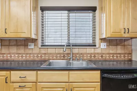 202 E Warren St, Taft, CA 93268 photo 16