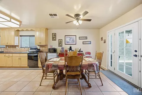 202 E Warren St, Taft, CA 93268 photo 12