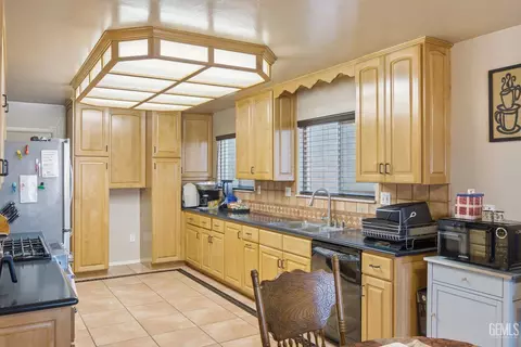 202 E Warren St, Taft, CA 93268 photo 20