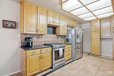 202 E Warren St, Taft, CA 93268 photo 17