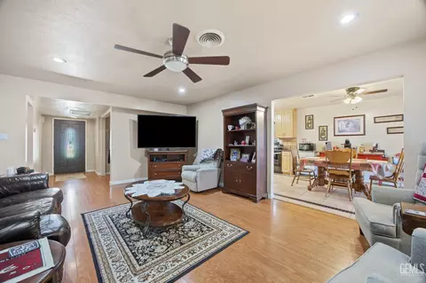 202 E Warren St, Taft, CA 93268 photo 10