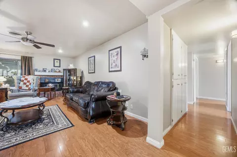 202 E Warren St, Taft, CA 93268 photo 6