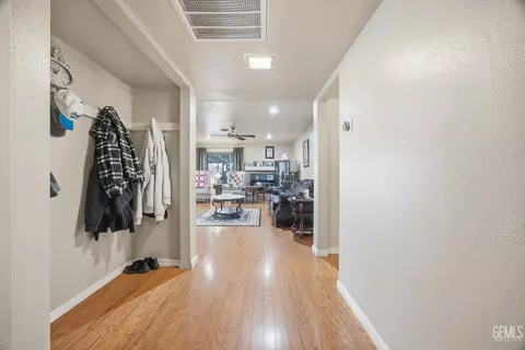 202 E Warren St, Taft, CA 93268 photo 5