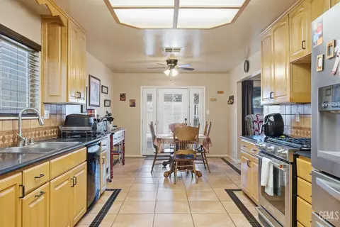 202 E Warren St, Taft, CA 93268 photo 19