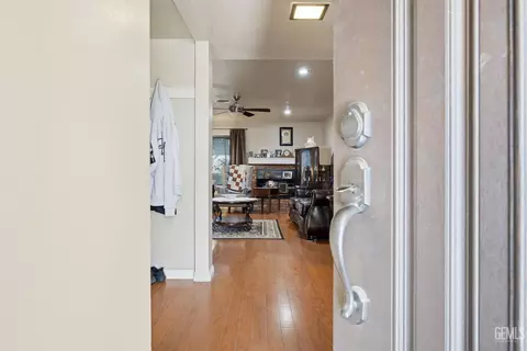 202 E Warren St, Taft, CA 93268 photo 4