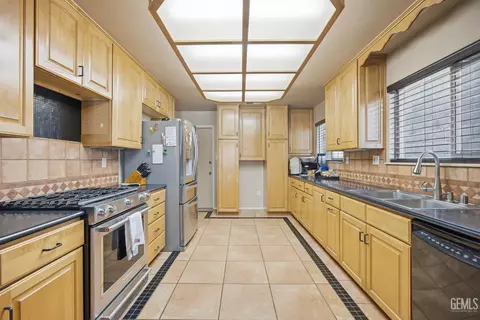 202 E Warren St, Taft, CA 93268 photo 15