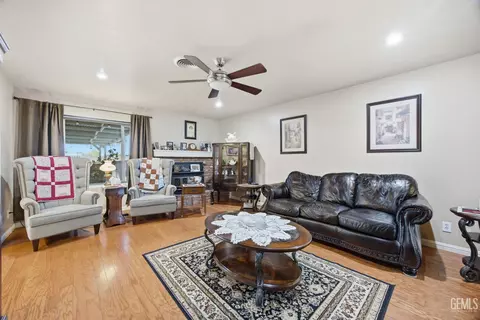 202 E Warren St, Taft, CA 93268 photo 7