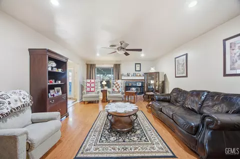 202 E Warren St, Taft, CA 93268 photo 8