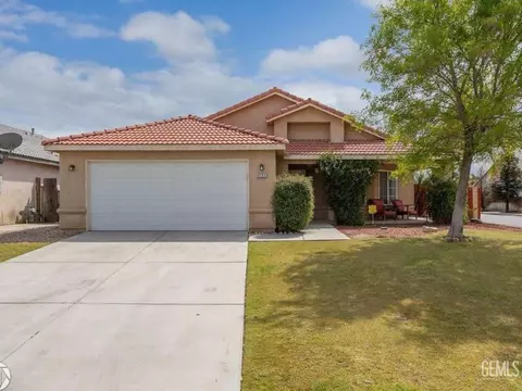 4121 Rio Viejo Dr, Bakersfield, CA 93313