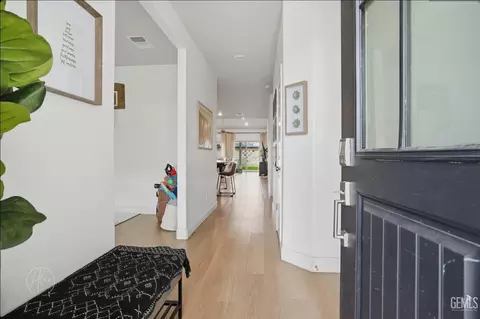 Entry Way - 9014 Sevenleaf Way, Shafter, CA 93263 photo 1 of 5