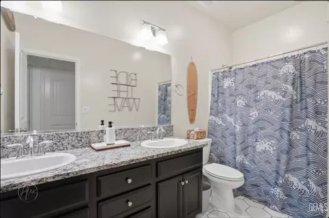 Bath - 9014 Sevenleaf Way, Shafter, CA 93263 photo 1 of 1