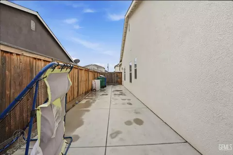 Exterior - 9014 Sevenleaf Way, Shafter, CA 93263 photo 6 of 7
