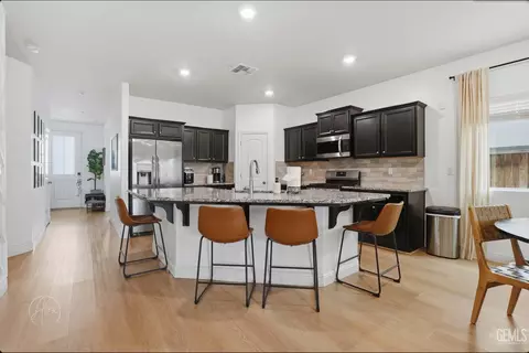 Kitchen - 9014 Sevenleaf Way, Shafter, CA 93263 photo 1 of 2