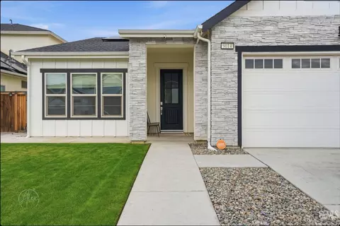 Exterior - 9014 Sevenleaf Way, Shafter, CA 93263 photo 4 of 7