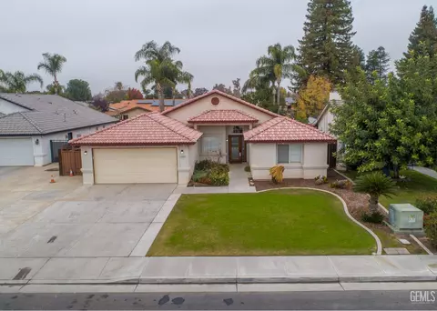 5506 Seasons Dr, Bakersfield, CA 93313