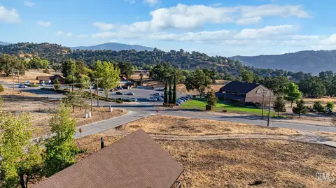 View/Area - 23941 Jacaranda Dr, Tehachapi, CA 93561 photo 2 of 2