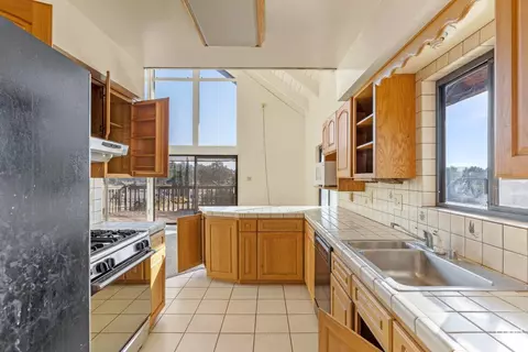 Kitchen - 23941 Jacaranda Dr, Tehachapi, CA 93561 photo 2 of 2