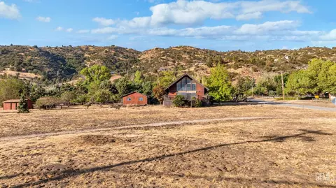 Exterior - 23941 Jacaranda Dr, Tehachapi, CA 93561 photo 6 of 10