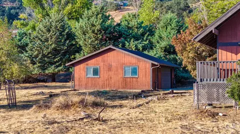 Exterior - 23941 Jacaranda Dr, Tehachapi, CA 93561 photo 8 of 10
