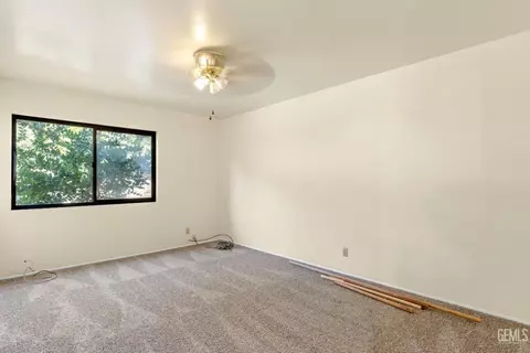 Bedroom - 23941 Jacaranda Dr, Tehachapi, CA 93561 photo 3 of 5