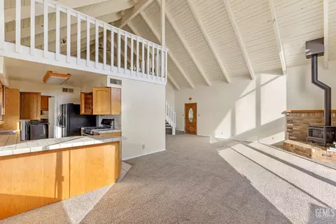Living - 23941 Jacaranda Dr, Tehachapi, CA 93561 photo 2 of 3