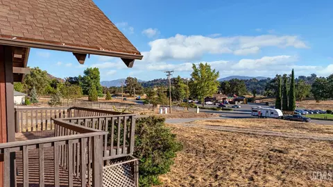 Exterior - 23941 Jacaranda Dr, Tehachapi, CA 93561 photo 9 of 10