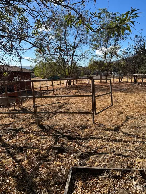 Exterior - 23941 Jacaranda Dr, Tehachapi, CA 93561 photo 10 of 10