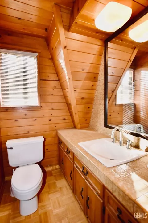 Bath - 29551 Springwood Ct, Tehachapi, CA 93561 photo 1 of 2