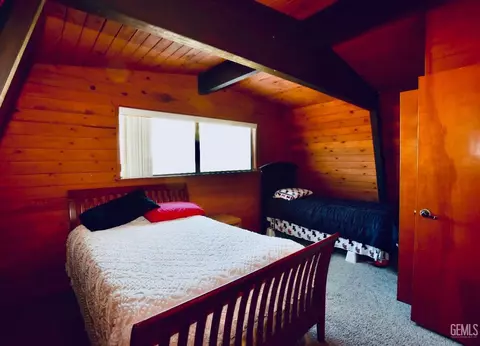 Bedroom - 29551 Springwood Ct, Tehachapi, CA 93561 photo 3 of 5