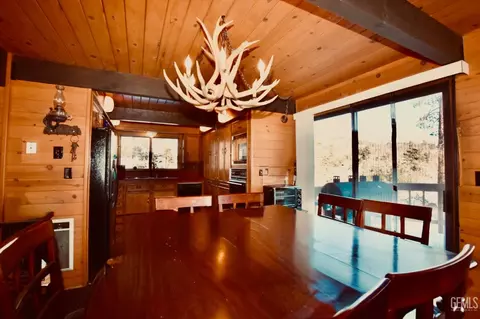 Dining - 29551 Springwood Ct, Tehachapi, CA 93561 photo 1 of 2