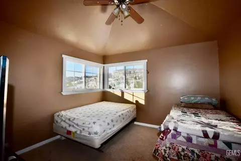 Bedroom - 29551 Springwood Ct, Tehachapi, CA 93561 photo 2 of 5