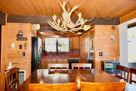 Dining - 29551 Springwood Ct, Tehachapi, CA 93561 photo 2 of 2