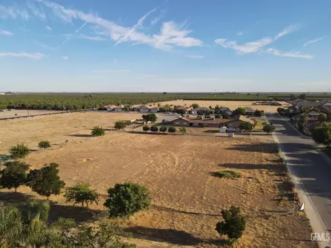 155 Redwood Dr, Shafter, CA 93263 photo 4