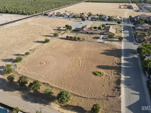 155 Redwood Dr, Shafter, CA 93263 photo 3