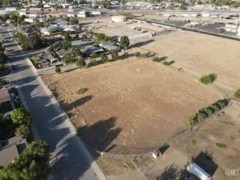 155 Redwood Dr, Shafter, CA 93263 photo 1