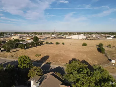 155 Redwood Dr, Shafter, CA 93263 photo 6