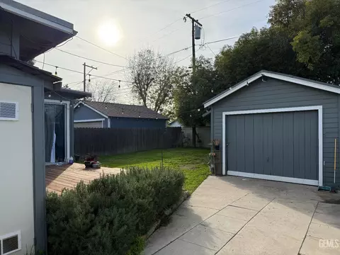 421 Holtby Rd, Bakersfield, CA 93304