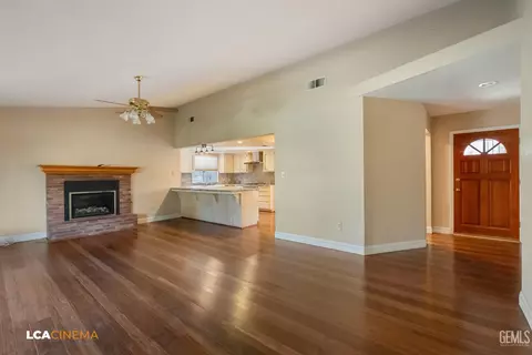 3717 Abbott Dr, Bakersfield, CA 93312 photo 4