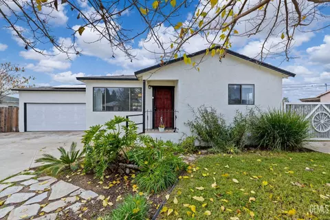 706 Charlana Dr, Bakersfield, CA 93308