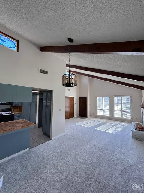 Living - 309 S 10th St, Taft, CA 93268 photo 2 of 4