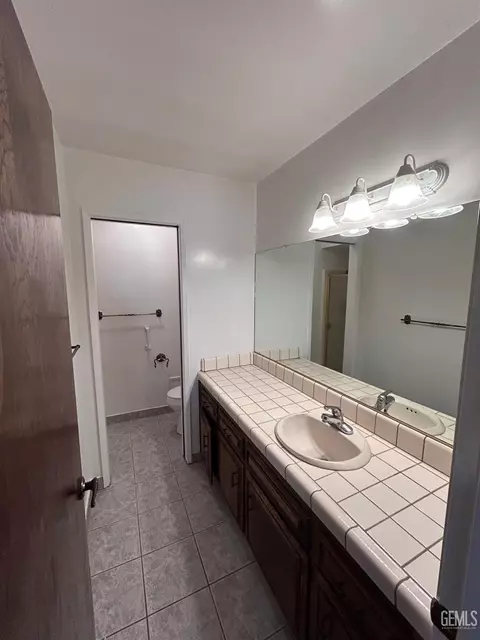 Bath - 309 S 10th St, Taft, CA 93268 photo 2 of 3