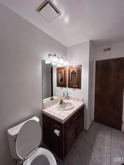 Bath - 309 S 10th St, Taft, CA 93268 photo 3 of 3