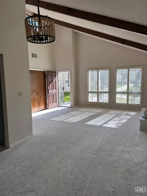 Living - 309 S 10th St, Taft, CA 93268 photo 3 of 4