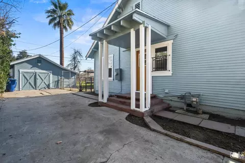 Exterior - 416 Beech St, Bakersfield, CA 93304 photo 3 of 9