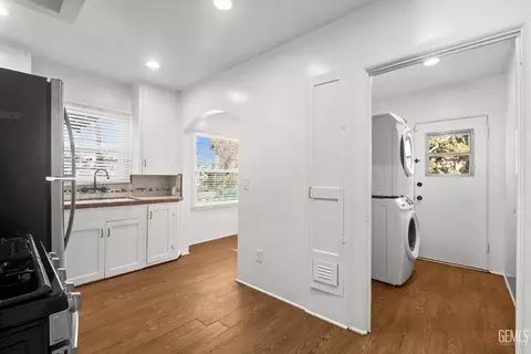 Entry Way - 416 Beech St, Bakersfield, CA 93304 photo 1 of 2