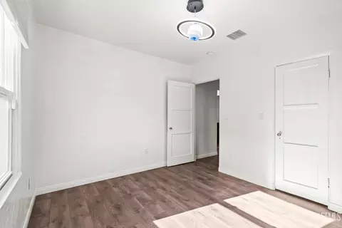 Bedroom - 416 Beech St, Bakersfield, CA 93304 photo 2 of 2