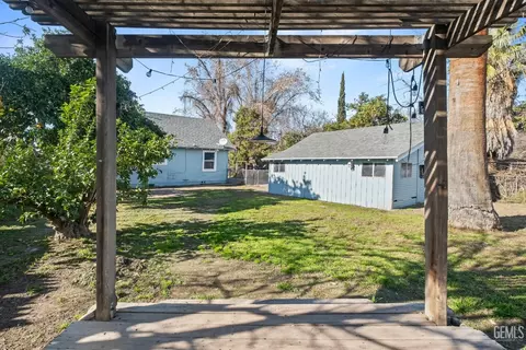 Exterior - 416 Beech St, Bakersfield, CA 93304 photo 8 of 9