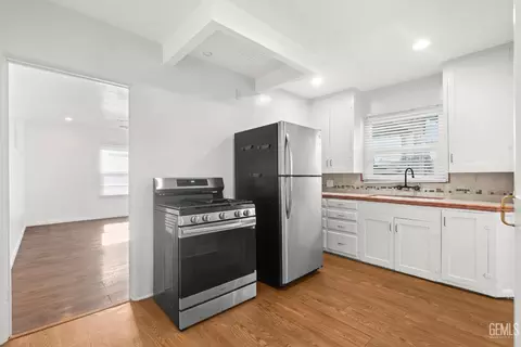 Kitchen - 416 Beech St, Bakersfield, CA 93304 photo 1 of 2